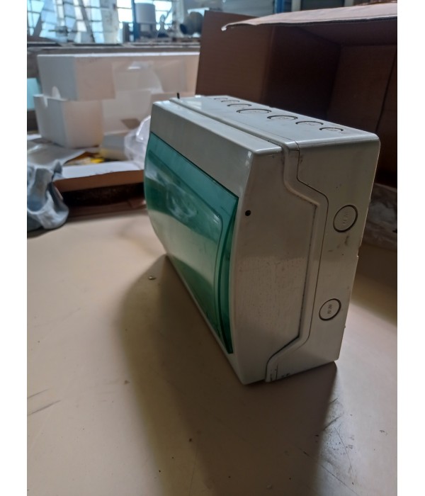 Coffret de protection étanche avec prise