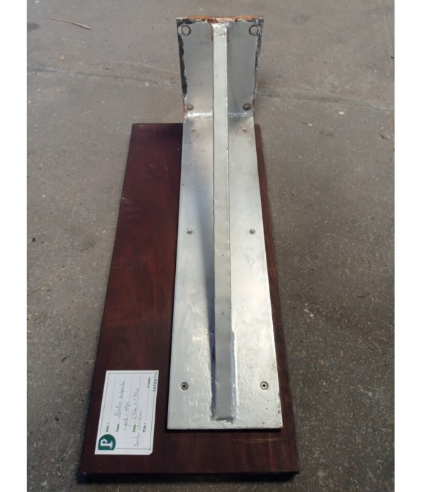 Escalier suspendu bois exotique