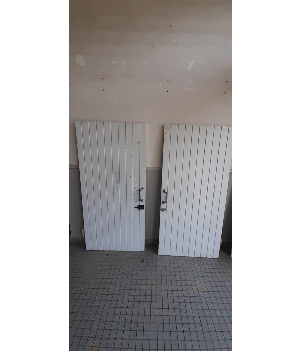 Porte battante en bois
