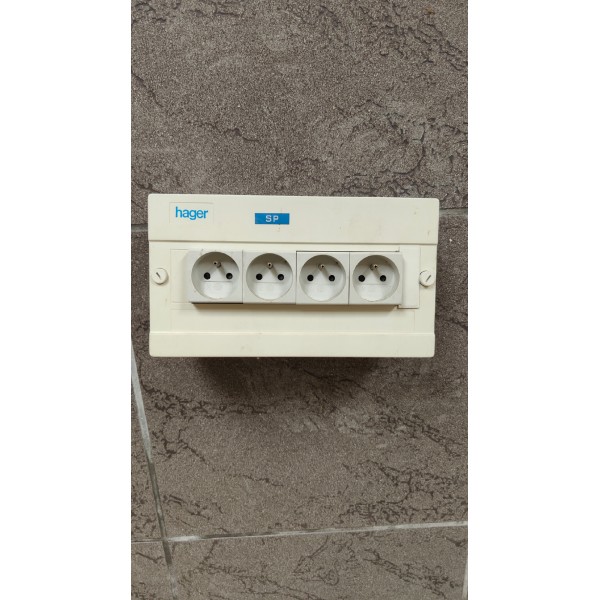 Coffret de 4 prises HAGER