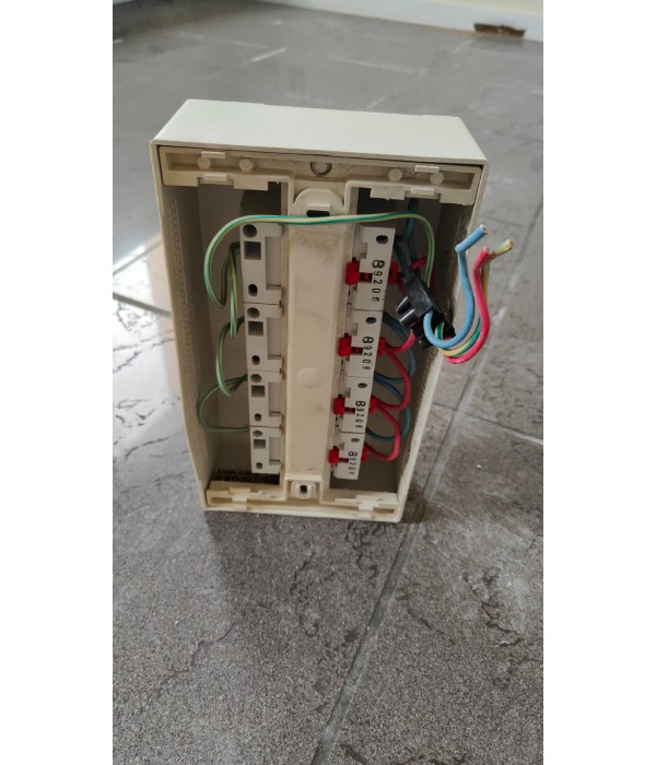 Coffret de 4 prises HAGER