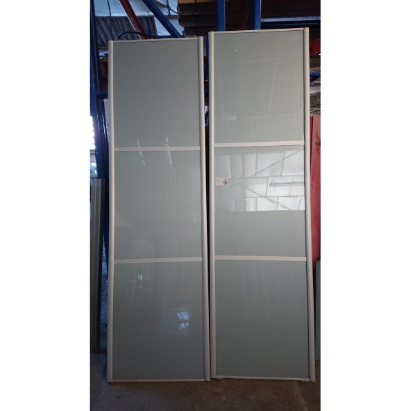 138 x 245 Portes de placard...