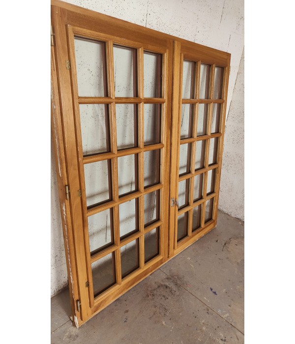 157 x 159  Fenêtre bois exotique...