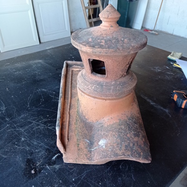 Tuile a douille et lanterne 