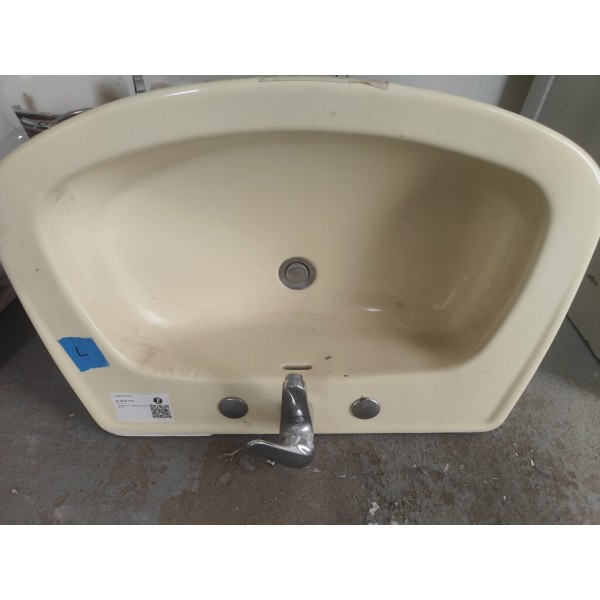 Lavabo ancien jaune