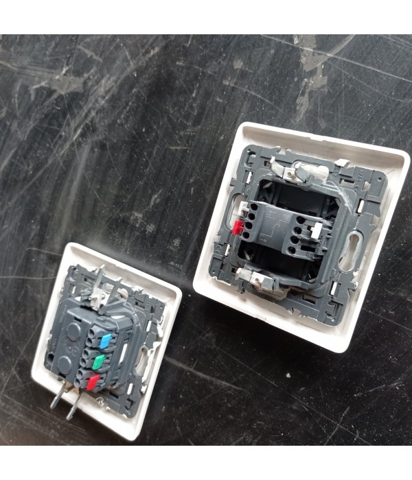 Appareillage électrique LEGRAND...