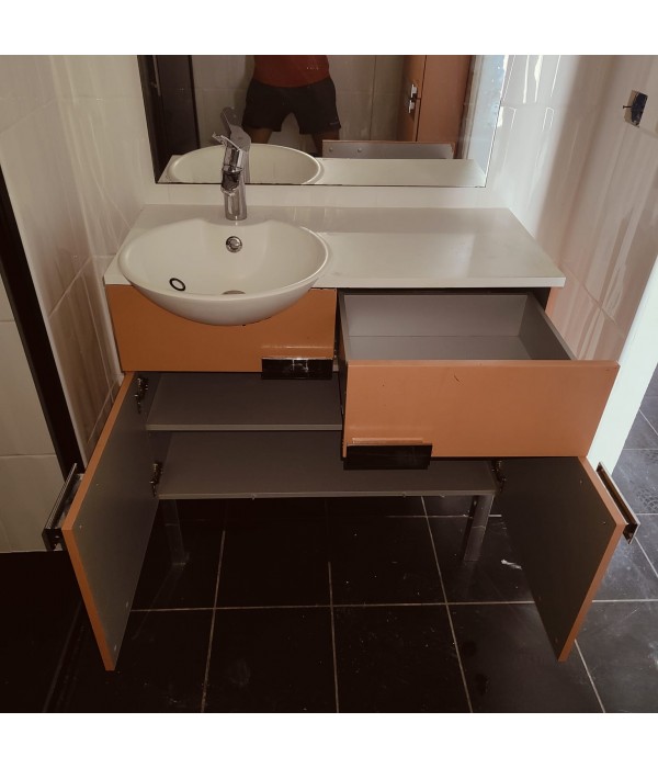 * Meuble de Salle de...