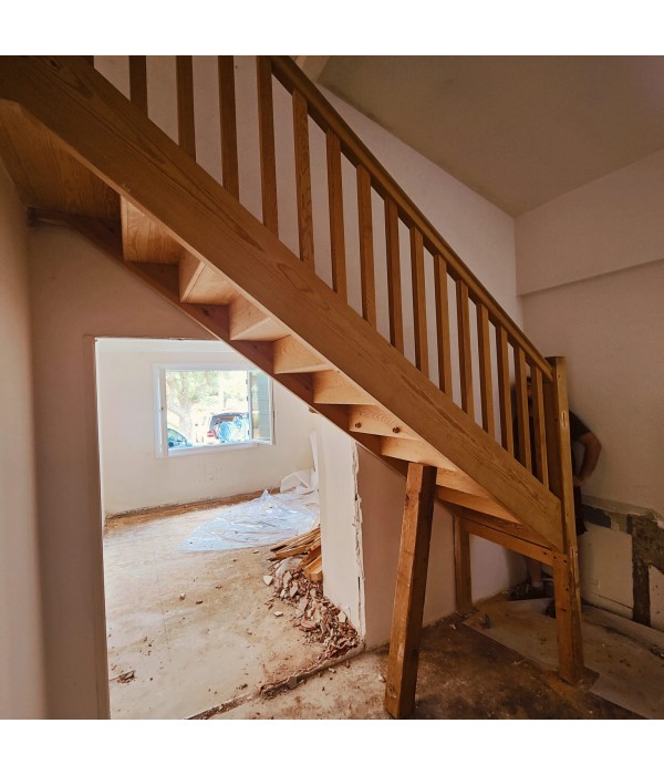 Escalier bois droit