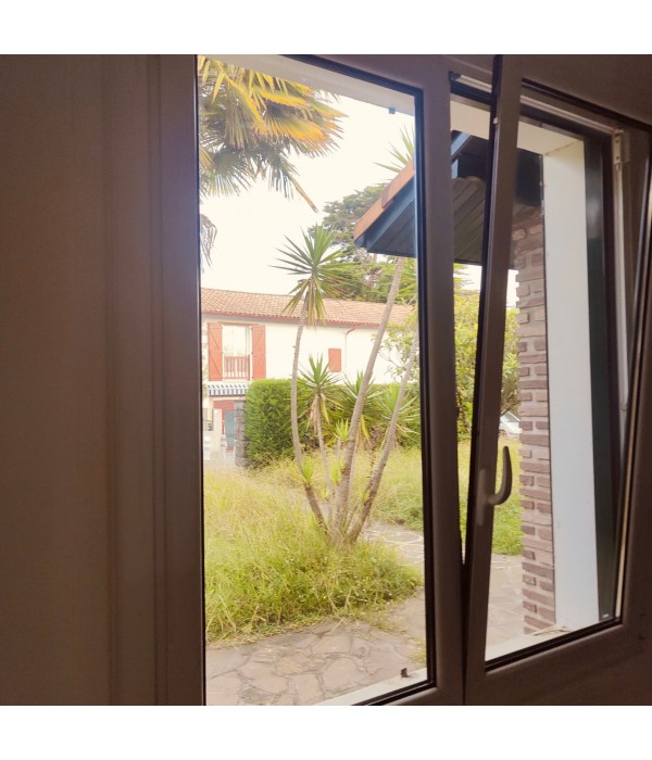 138 x 148 Fenêtre alu oscill-battante