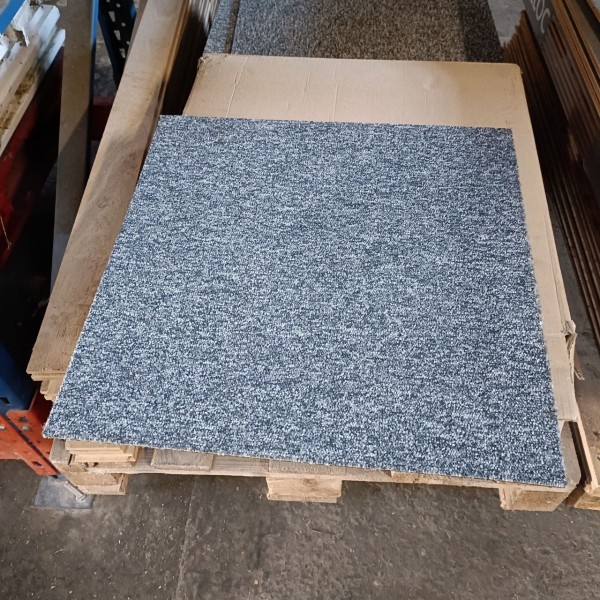 Dalle moquette gris clair 27m2