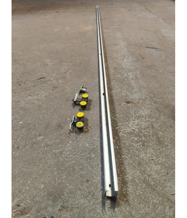 Rail alu 277 cm + 1 paire de roulettes