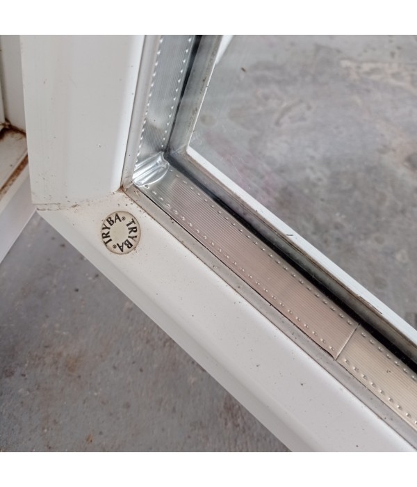 147 x 134 fenêtre Tryba PVC DV