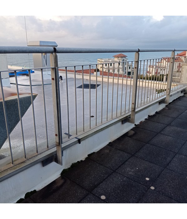 * 144x89 Garde-corps acier galvanisé