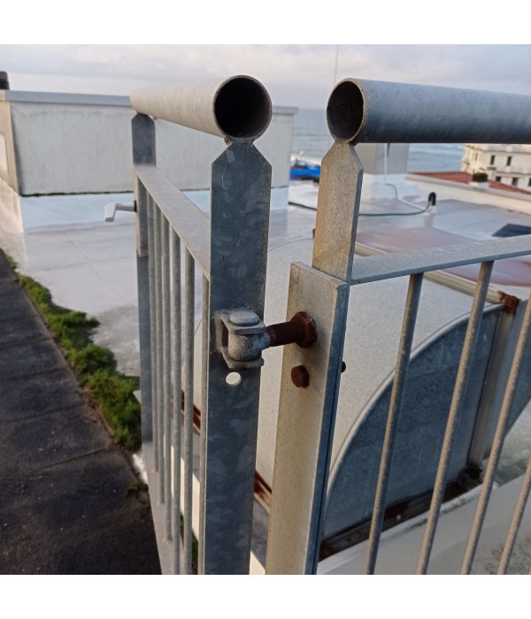 83x90 Portillon acier galvanisé