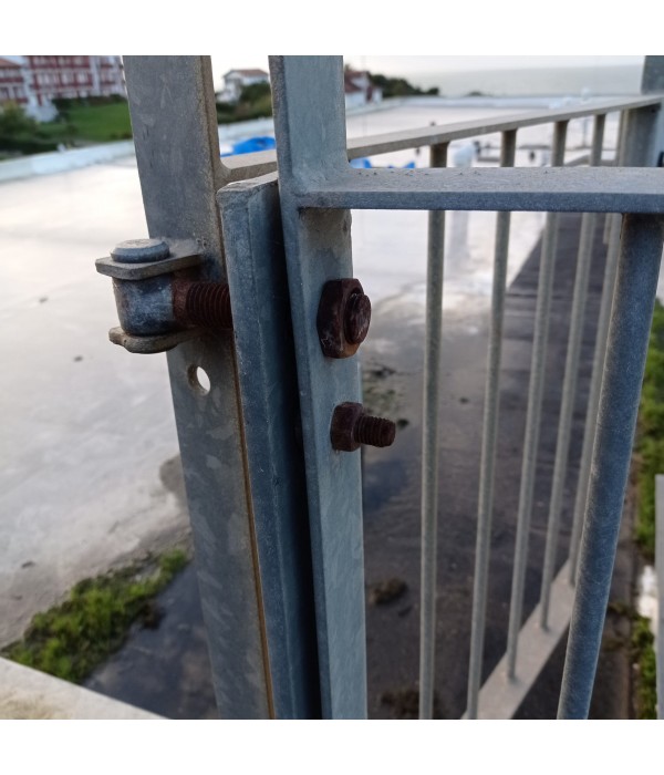 83x90 Portillon acier galvanisé