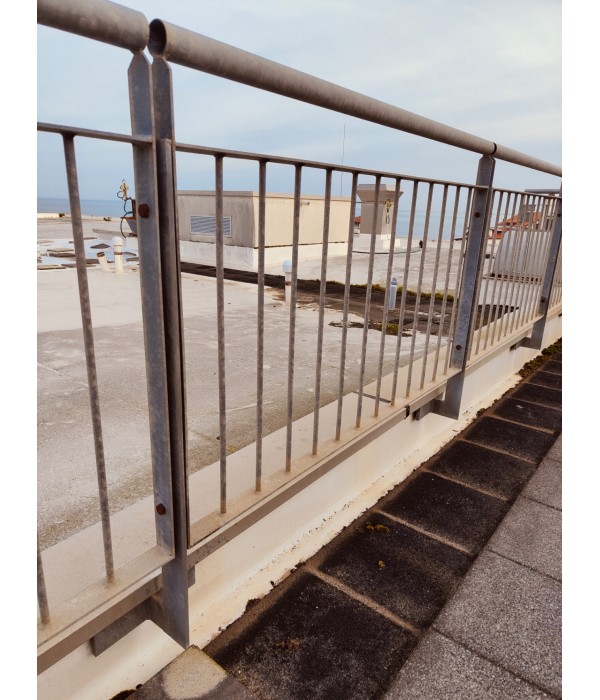 * 144x89 Garde-corps acier galvanisé