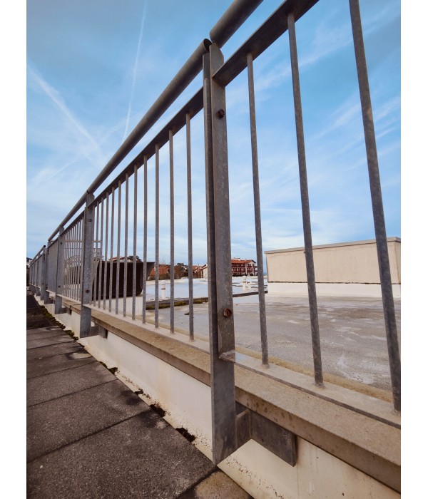 * 144x89 Garde-corps acier galvanisé