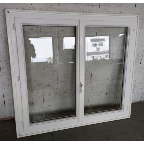 140x143 Fenêtre PVC 2 vantaux