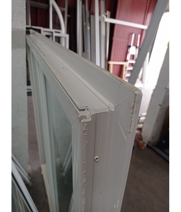137 x 143 fenêtre PVC DV