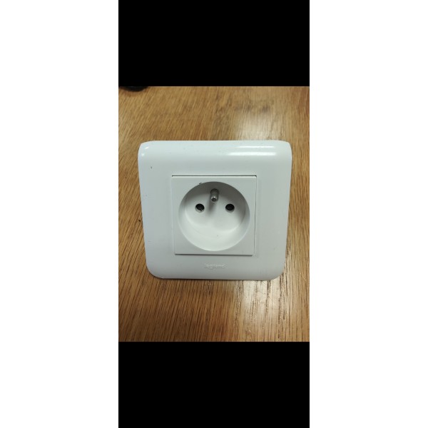 Prise électrique LEGRAND...