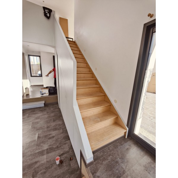Escalier bois avec  rangements