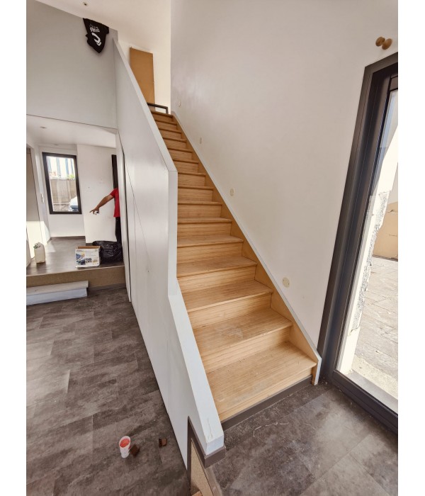 Escalier bois avec  rangements