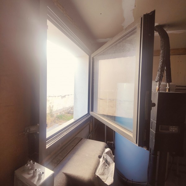 90x84 Fenêtre ALU DV