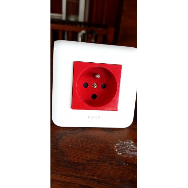 Prise électrique murale