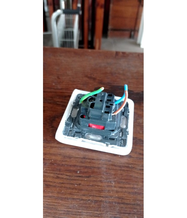 Prise électrique murale