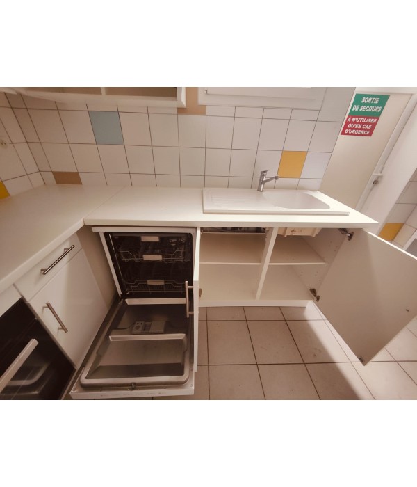 Cuisine équipée (four,plaque,hotte)