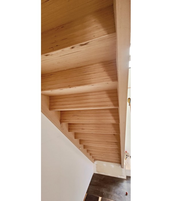 Escalier droit Hêtre lamellé-collé +...