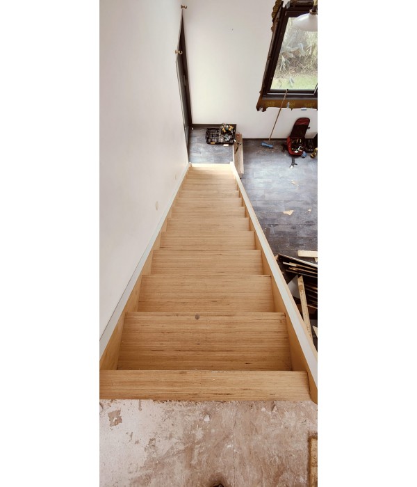 Escalier droit Hêtre lamellé-collé +...