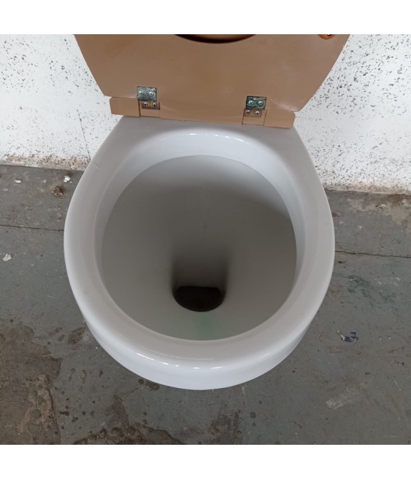 WC sur pied remis à NU (hors accesoires)