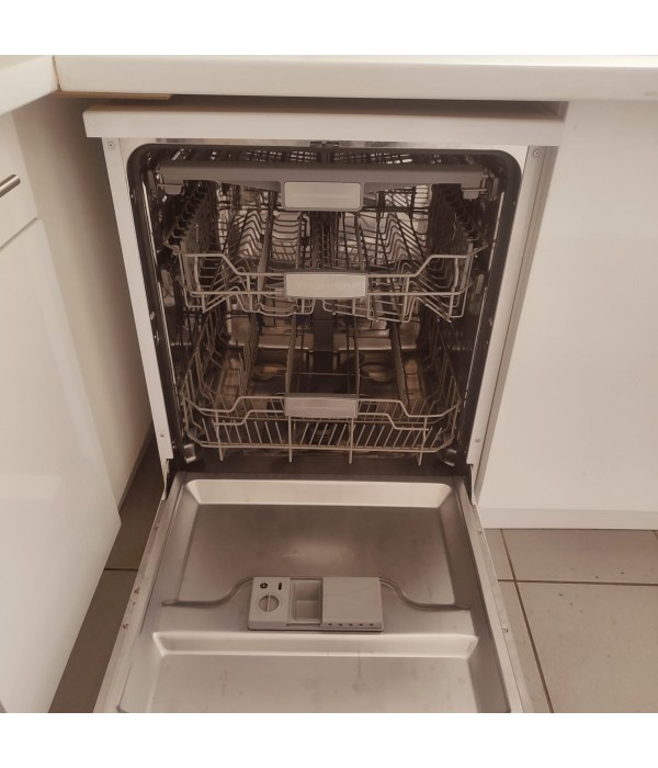 Cuisine équipée (four,lave...