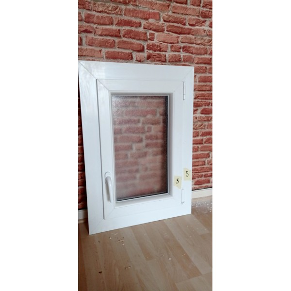 49 x 74 fenêtre PVC DB...