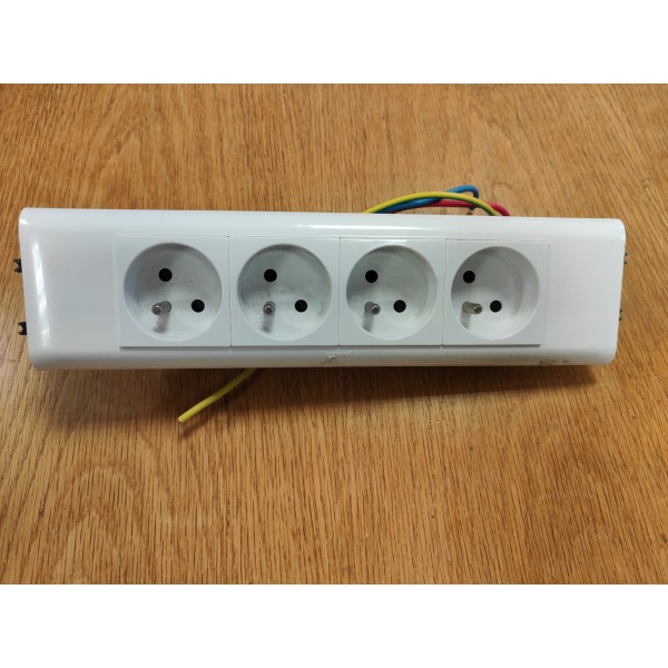 Prise électrique sur goulotte 