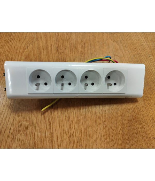 Prise électrique sur goulotte 