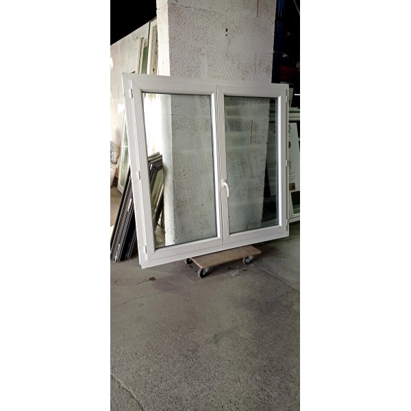 143 x 136 fenêtre PVC 