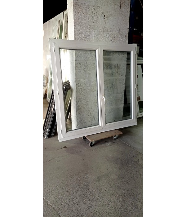 143 x 136 fenêtre PVC 