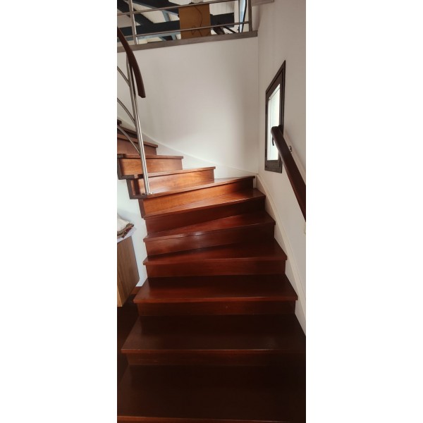 Escalier bois massif