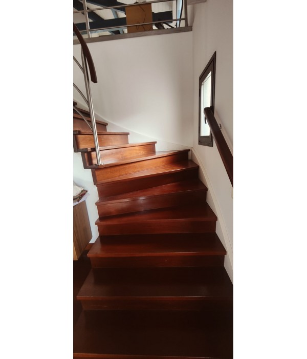 Escalier bois massif