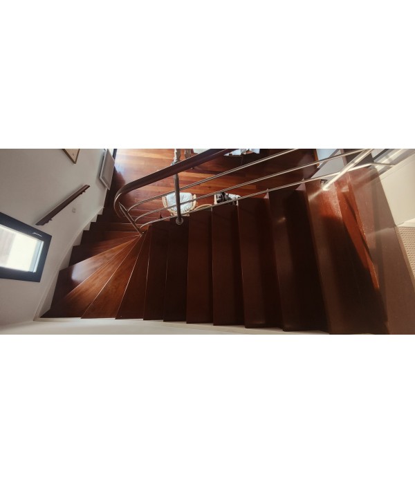 Escalier bois massif