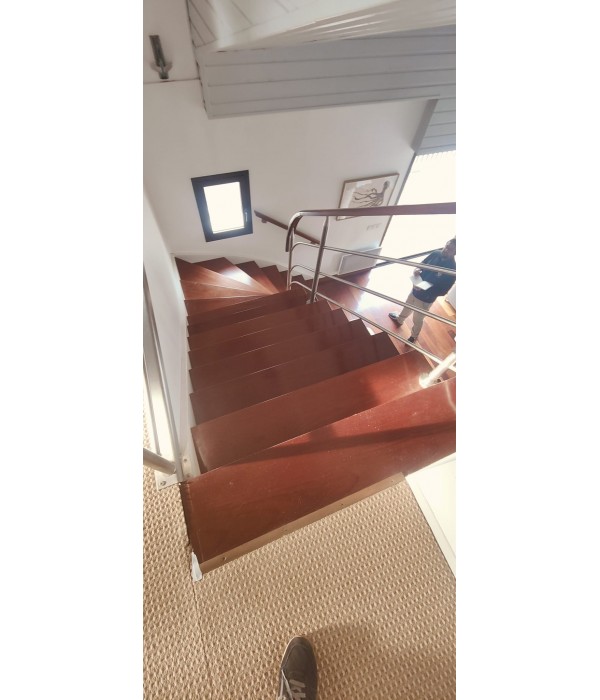 Escalier bois massif