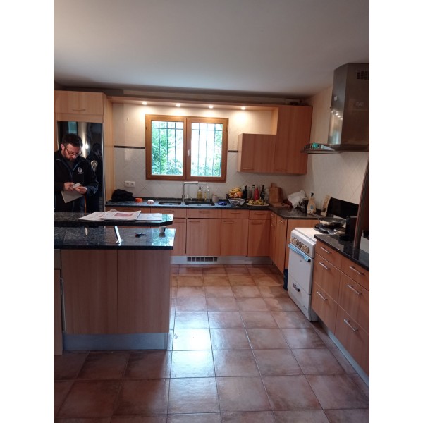 Cuisine semi équipée + ilot