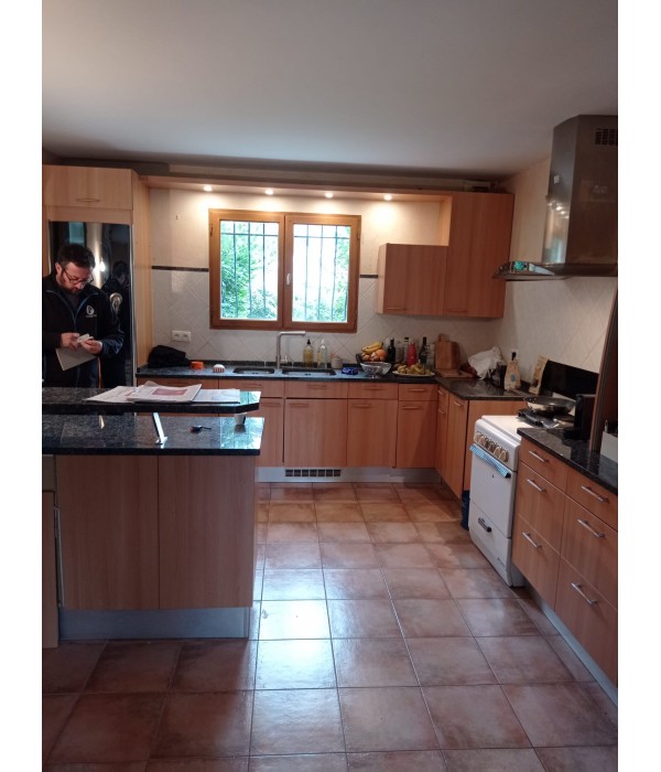 Cuisine semi équipée + ilot