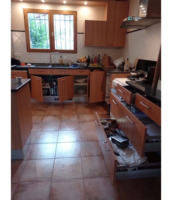 Cuisine semi équipée + ilot