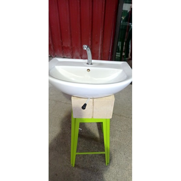 Lavabo a commandé fémorale...