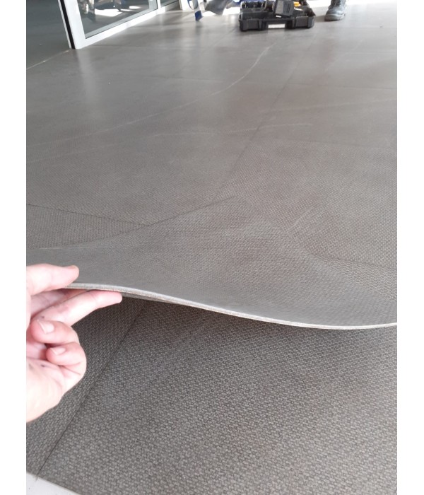 Dalles autoplombantes PVC pour sol