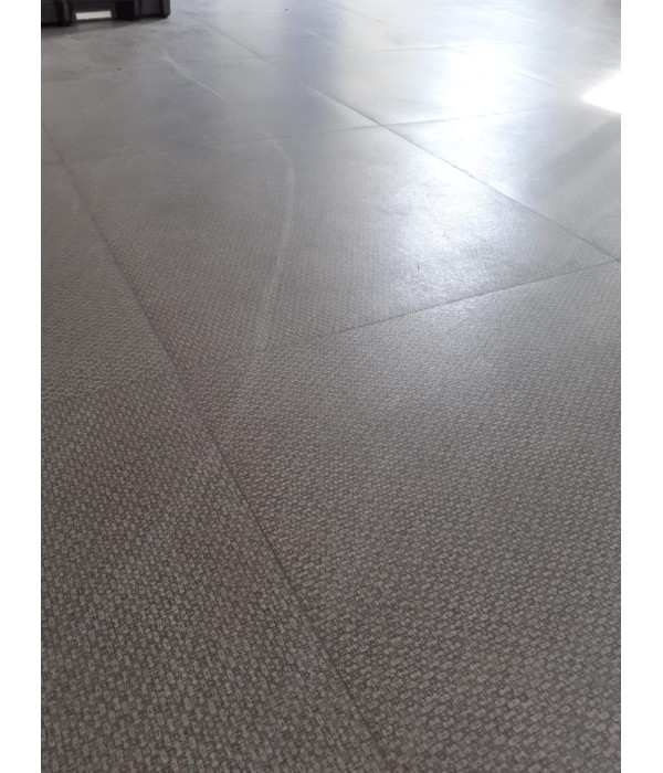 Dalles autoplombantes PVC pour sol