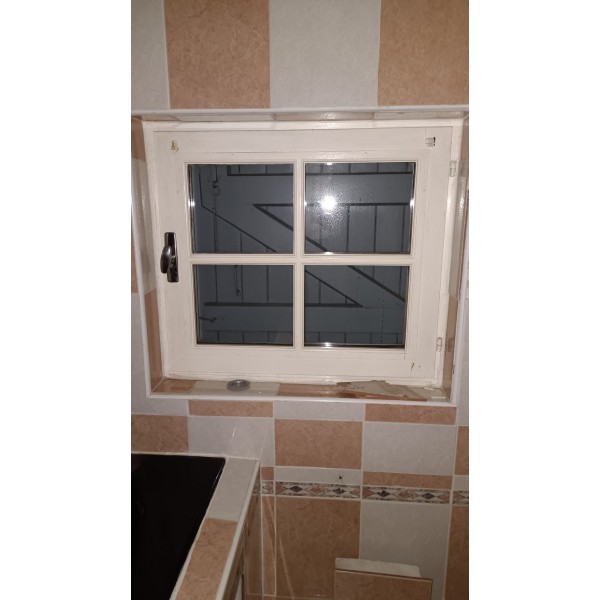 83x79 Fenêtre bois DV